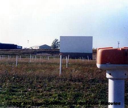 Sundowner Drive-In Theatre - Sundowner Screen Field 1990S Courtesy Outdoor Moovies